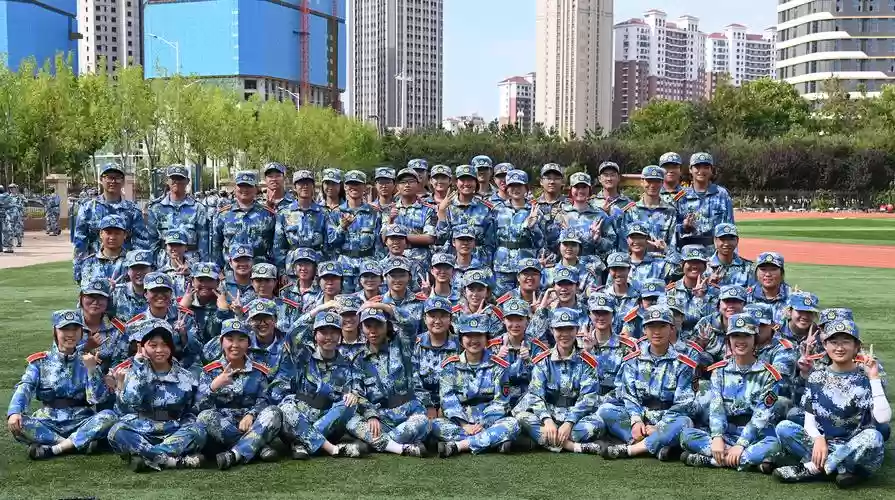 军训笑脸阵容插图